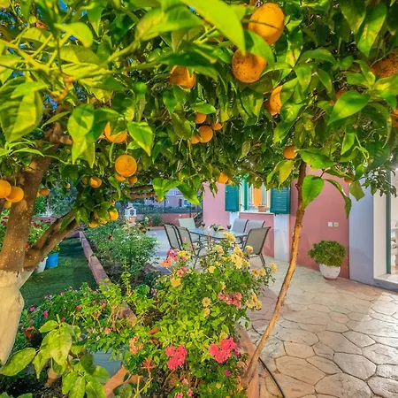 Artemis Superb 2 Bedroom 700 M Away From The *