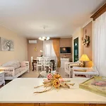 Artemis Superb 2 Bedroom 700 M Away From The *