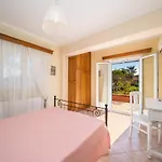 Artemis Superb 2 Bedroom 700 M Away From The Миния