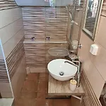 Artemis Superb 2 Bedroom 700 M Away From The *