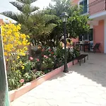 Artemis Superb 2 Bedroom 700 M Away From The Миния