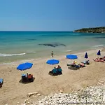 Artemis Superb 2 Bedroom 700 M Away From The Миния