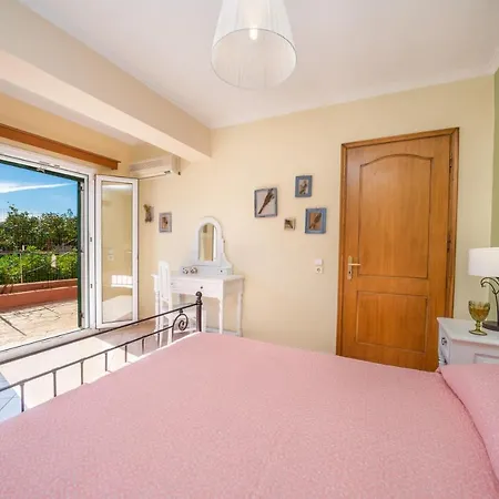 Apartment Artemis Superb 2 Bedroom 700 M Away From The