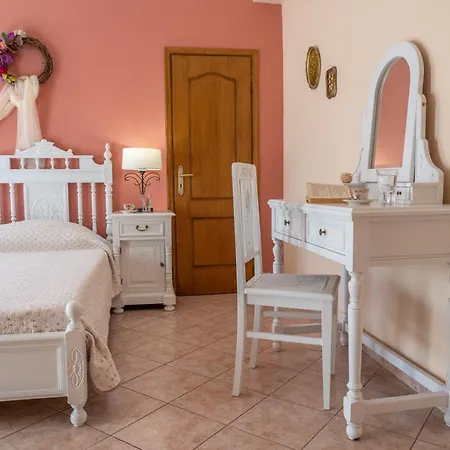 Artemis Superb 2 Bedroom 700 M Away From The Apartment