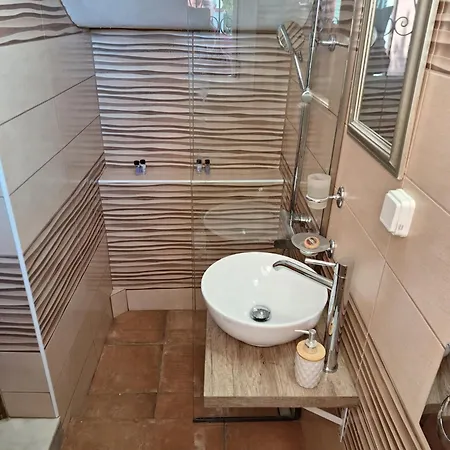 Artemis Superb 2 Bedroom 700 M Away From The *