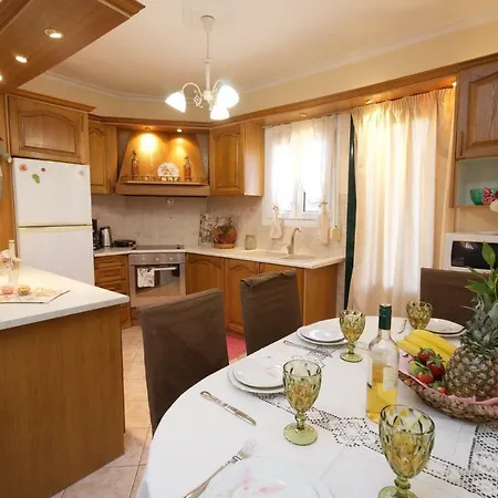 Apartment Artemis Superb 2 Bedroom 700 M Away From The