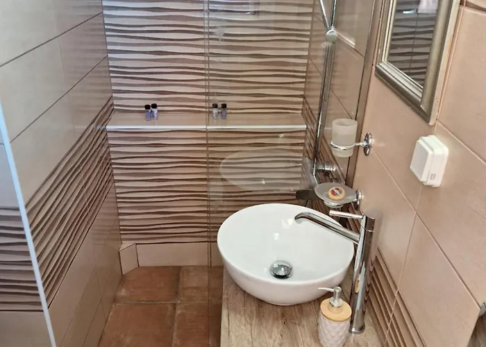 Artemis Superb 2 Bedroom 700 M Away From The *